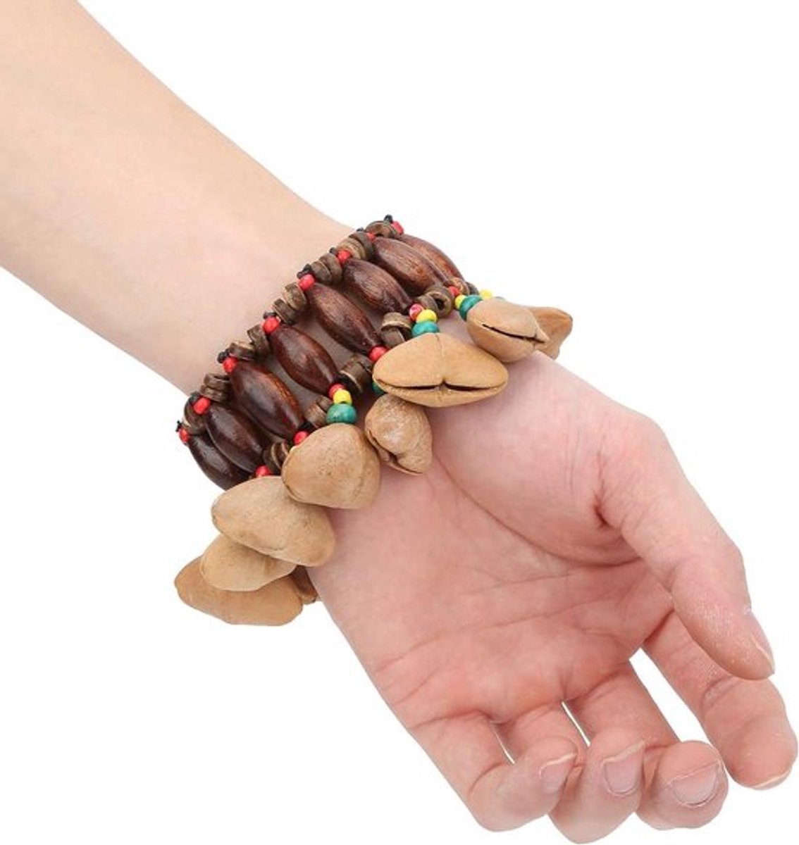 Tribale stijl armband met notenschillen voor Afrikaanse percussie-drums.