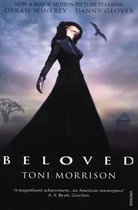 Boekomslag van Beloved met vrouw in zwarte jurk, met 'Beloved Toni Morrison' in witte letters.