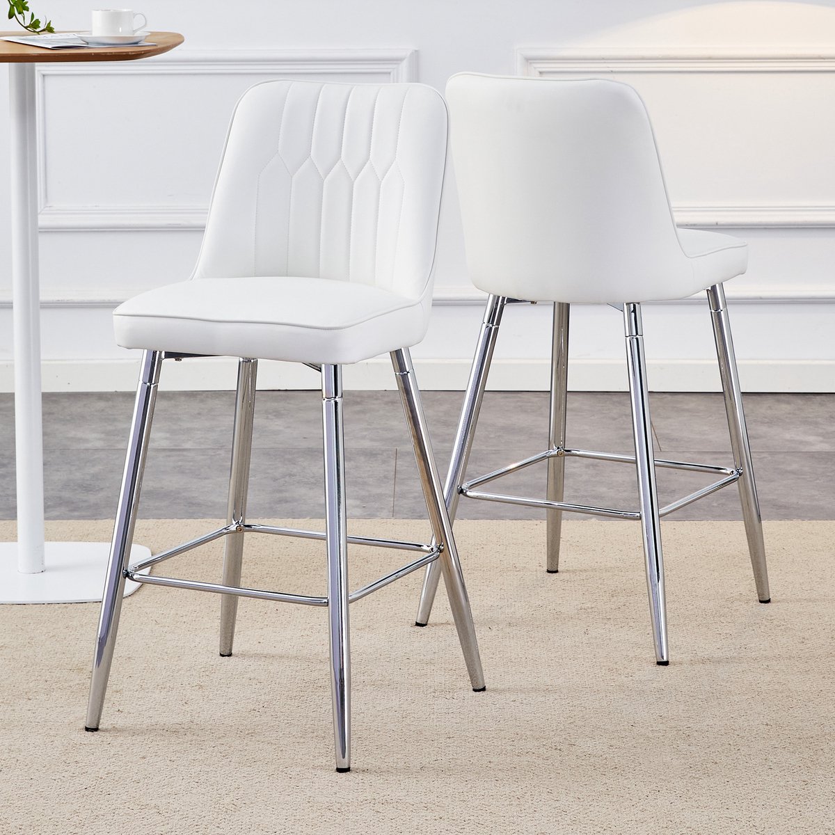 Set van 2 barkrukken, 100 cm hoog, wit PU-leer met zilverkleurig metalen frame en comfortabele voetensteun. Verkrijgbaar in diverse kleuren – de ideale keuze voor uw thuisbar.