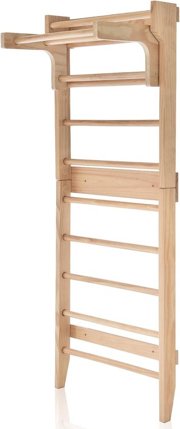 Zijaanzicht van een houten klimwand met verwijderbare stang en verstevigde sporten.