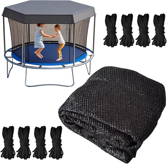 Octagonale trampoline met grijze afdekking en veiligheidsnet, twee kinderen springen erop, met touwen en netten.