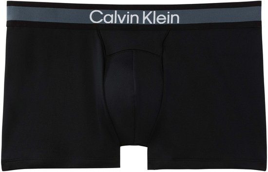 Zwarte Calvin Klein boxer met grijze tailleband met logo.