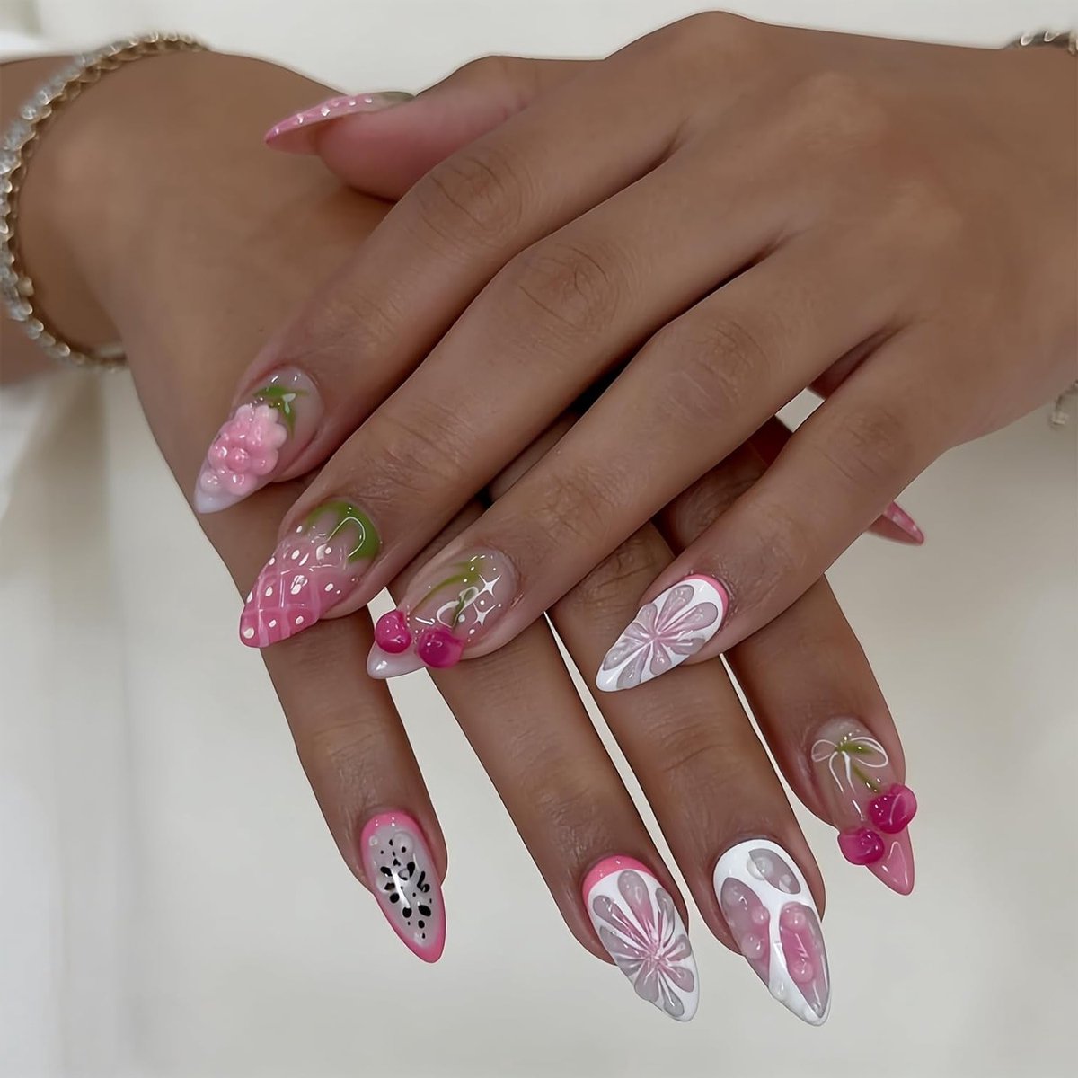 3D fruitpress-on nagels in amandelvorm, kers en druif design, 24 stuks kunstnagels met kleefpads en vijl, perfecte manicure voor een esthetische look