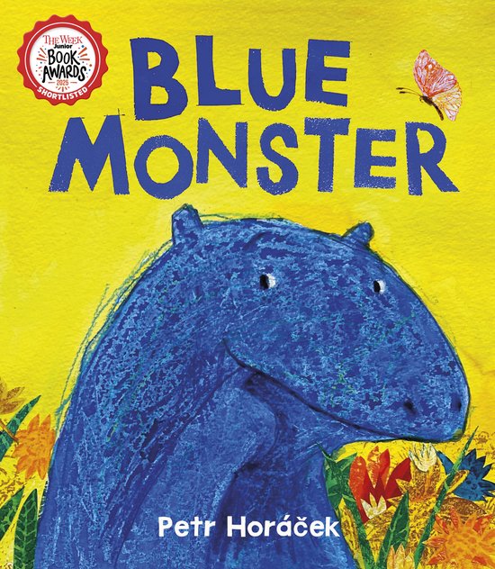 De voorkant van het boek 'Blue Monster' van Petr Horáček. Een blauw monster kijkt omhoog vanaf een gele achtergrond. Een vlinder vliegt boven het monster. "The Week Junior Book Awards" staat op een rode cirkel.