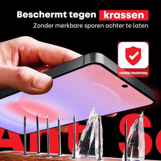 Hand toont hoe de screenprotector beschermt tegen krassen. Volledige bescherming.