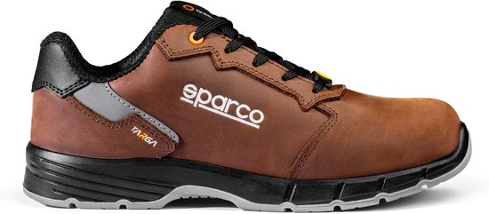 Chaussure de travail Sparco marron avec lacets et semelle noirs. Logo sur le côté.