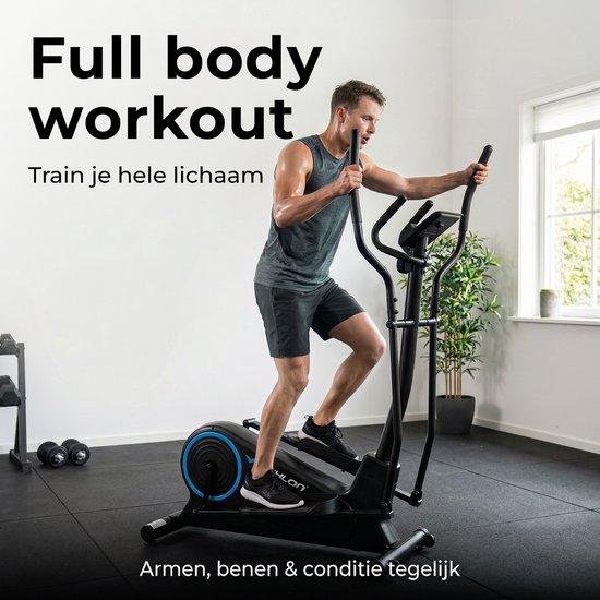 Een man in sportkleding traint op een zwarte crosstrainer in een fitnessruimte. Hij zweet.