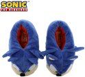 Paar blauwe Sonic pantoffels met 3D gezicht en Sonic logo op rode voering.