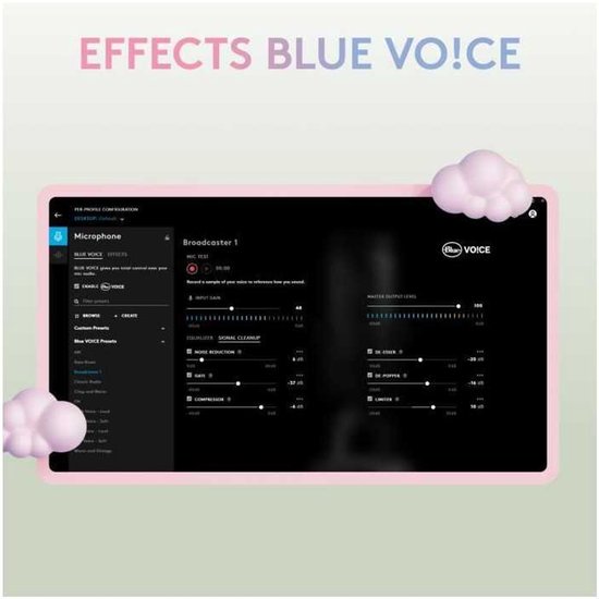 Scherm met Blue VO!CE instellingen, met witte microfoon en decoratieve wolken. Tekst: EFFECTS BLUE VO!CE.