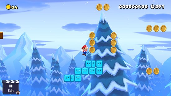 Mario springt op blauwe blokken in een besneeuwd boslandschap met bevroren bomen.