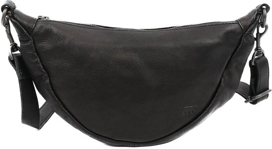 Zwarte leren crossbodytas met een gebogen vorm en een ritsvak aan de voorkant.