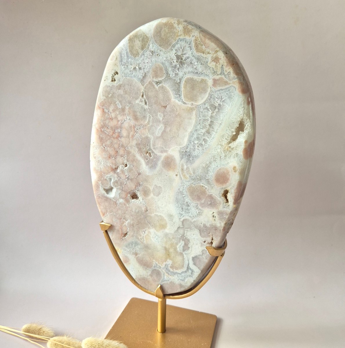 Roze Amethist Schijf op Standaard 3515g | XXL Druzy Crystal Decor & Edelsteen Display