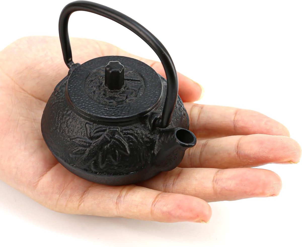 Mini Theepot in Bamboewortelvorm – 50 ml – Met Gietijzeren Handvat