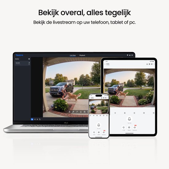 Livestream van Reolink deurbel op laptop, tablet en smartphone. Toont oprit met auto, hond en twee jongens.