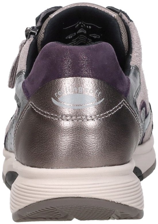 Achterkant van roze Gabor Rollingsoft sneaker met zilveren en bordeauxrode accenten.