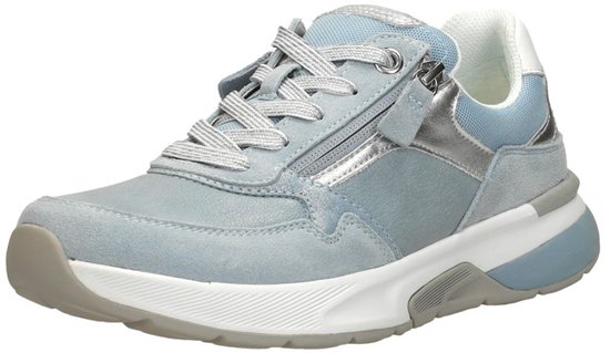 Lichtblauwe Gabor sneaker met zilveren accenten, veters en ritssluiting, van voren gezien.