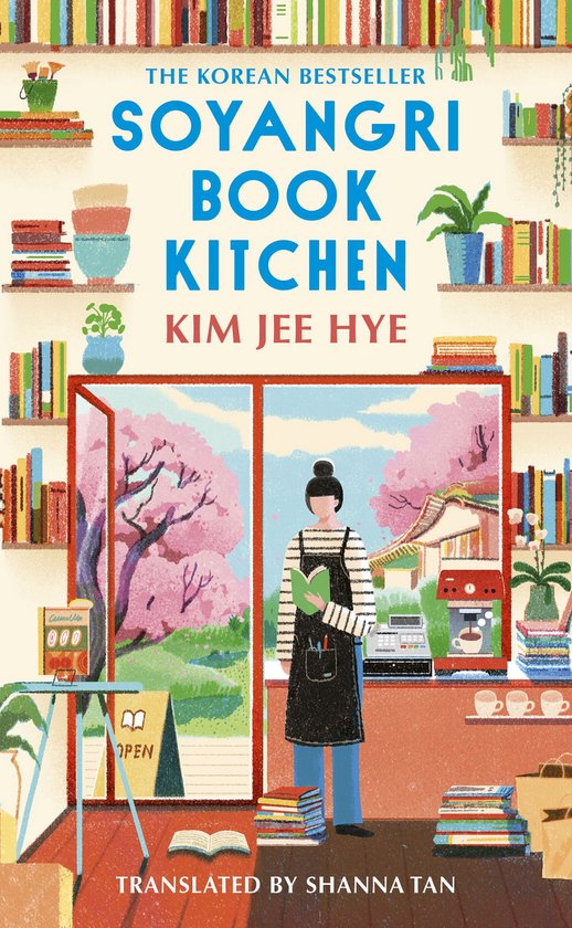 Boekomslag van 'Soyangri Book Kitchen' met een illustratie van een vrouw in een schort die een boek vasthoudt in een winkel vol boeken en kersenbloesems.