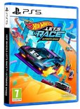 Playstation 5 speldoos met 'Hot Wheels Let's Race: Ultimate Speed!' logo. Een futuristische zwarte auto met paarse accenten en vlammen uit de uitlaat scheurt over een oranje racebaan.