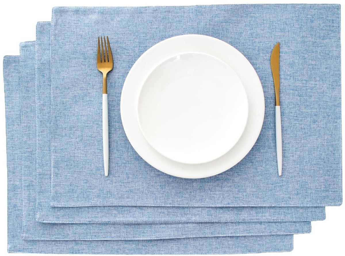 Dailygoods - Dailygoody - Placemat Stof - Wasbaar Tafelkleed - Lichtblauw - 4-delige Set - Bescherming Tegen Vlekken - Geschikt Voor Eten - 33 x 48 cm