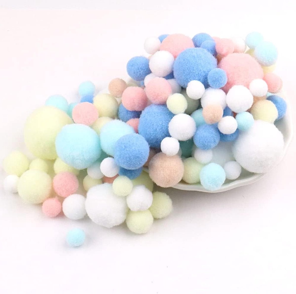 Kleurige Mini Pompoms voor Creatief Gebruik, 10-30 mm, Fluffy Decoratieve Bollen, Handwerk Accessoires en Versieringen