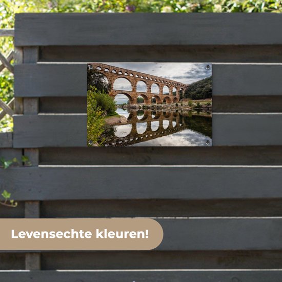 Reflet dans l'eau claire du Pont du Gard dans le sud de la France Poster de jardin 60x40 cm - petit - Toile de jardin / Toile d'extérieur / Peintures d'extérieur (décoration de jardin)