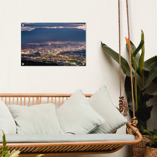 Dim Sarajevo devant une montagne en Bosnie-Herzégovine Poster Jardin 60x40 cm - petit - Toile de jardin / Toile d'extérieur / Peintures d'extérieur (décoration de jardin)