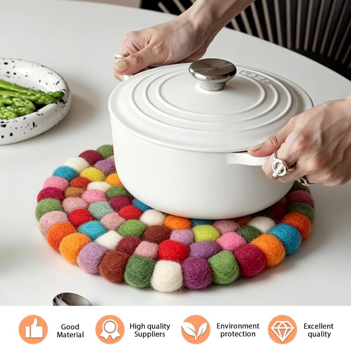 Set van 2 Vilten Onderzetters 20 cm - Kleurrijke Ronde Onderzetters van Wol - Tafelbeschermer voor Kopjes Potten en Handvaten — cadeau in Wonen & Interieur - foto 4