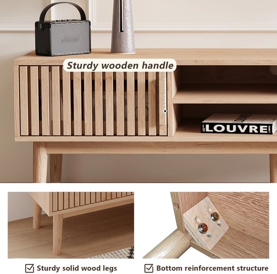 Houten tv-meubel met lamellen deuren en stevige houten handgrepen. "Sturdy wooden handle" en "Sturdy solid wood legs".