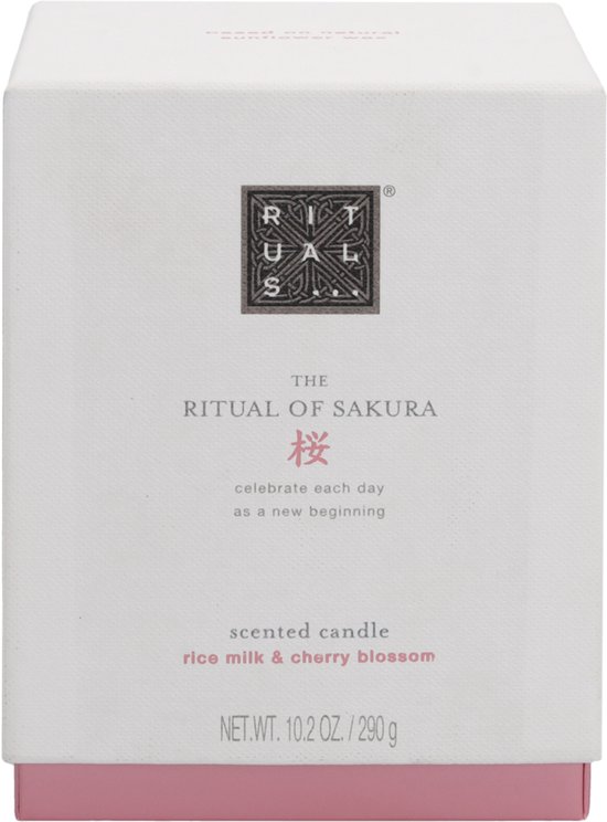 Witte verpakking van The Ritual of Sakura geurkaars, met tekst 'rice milk & cherry blossom'.