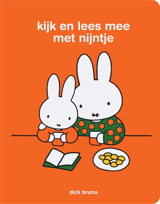 Twee Nijntjes met boek en gele bonbons.