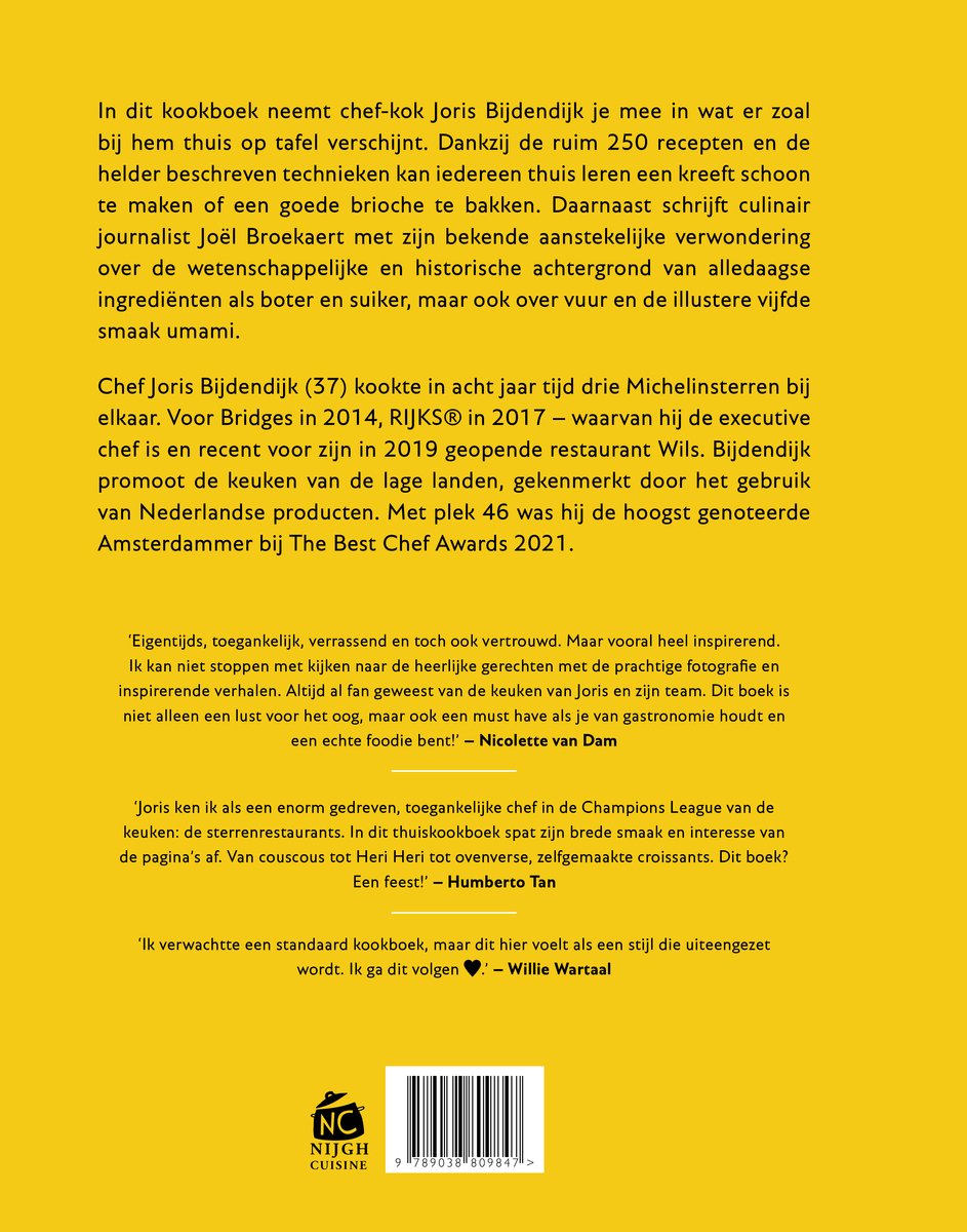 Achterkant van het kookboek 'Bij Bijdendijk thuis' met informatie over de inhoud, auteur en recensies.