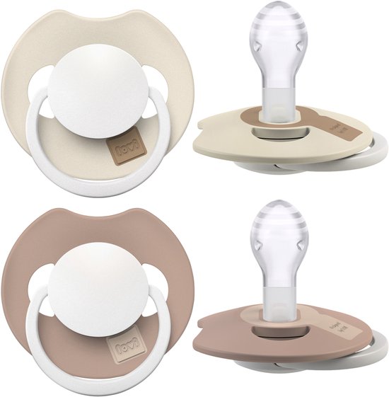 Twee Difrax LOVI dynamische fopspenen, beige en bruin. Eén met en één zonder beschermkapje.