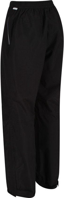 Zwarte outdoorbroek met elastische tailleband, rechte pijpen en een rits aan de zijkant. Van achteren gezien.