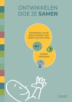 Boek 'Ontwikkelen doe je samen' met op de voorkant een illustratie van een baby en een kind dat springt. Gekleurde blokken aan de zijkant.
