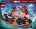 Achterkant LEGO Ninjago Kai's Motorrace: ninjafiguren en motoren in actie.