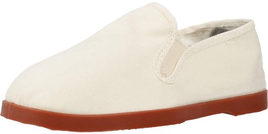 Mocassin en toile blanc cassé avec semelle en caoutchouc de couleur brun rougeâtre.