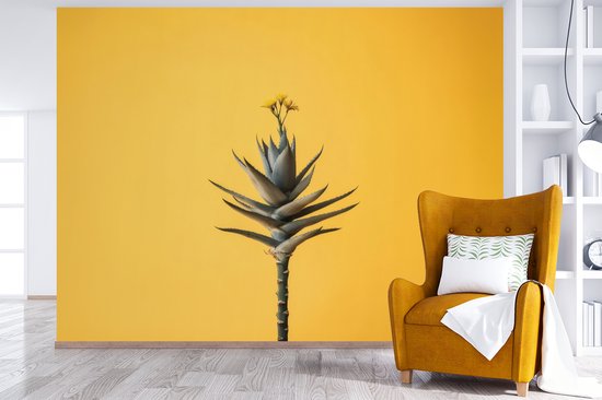 Behang - Fotobehang Plant - Minimalistisch - Bloem - Geel - Breedte 375 cm x hoogte 280 cm