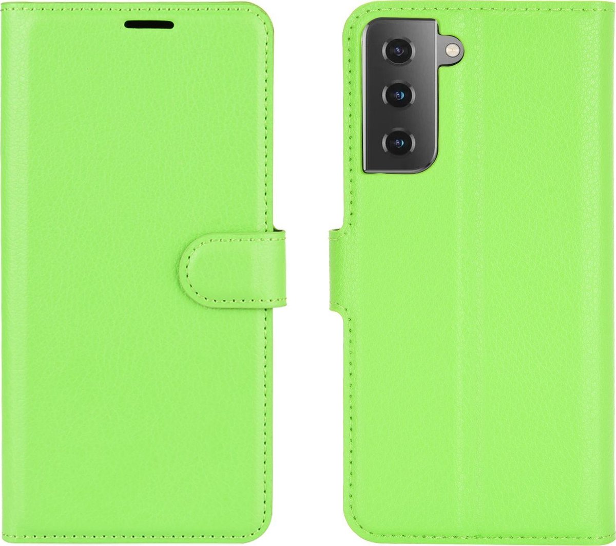 Mobigear Telefoonhoesje geschikt voor Samsung Galaxy S21 Hoesje | Mobigear Classic Bookcase Portemonnee | Pasjeshouder voor 3 Pasjes | Telefoonhoesje voor Pinpas / OV Kaart / Rijbewijs - Groen