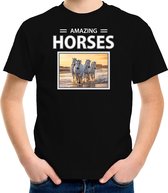 Dieren foto t-shirt wit paard - zwart - kinderen - amazing horses - cadeau shirt witte paarden liefhebber XS (110-116)
