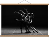 Schoolplaat – Sierlijke Dansers op Podium (zwart/wit) - 90x60cm Foto op Textielposter (Wanddecoratie op Schoolplaat)