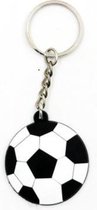 Akyol - voetbal Sleutelhanger - Voetbal - Voetballer - Leuke kado voor iemand die voetballen houd - 2,5 x 2,5 CM