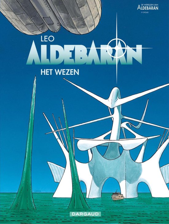 De cover van Aldebaran 5 - Het Wezen toont een futuristisch, wit gebouw met tentakelachtige uitsteeksels, omringd door groenige, puntige structuren, onder een grijze lucht met een ruimteschip. Twee blauwe sterren sieren het logo.