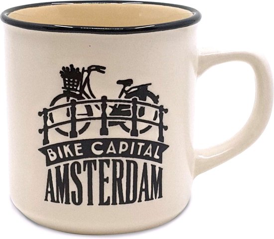 Crèmekleurige mok met zwarte opdruk van een fiets en de tekst 'BIKE CAPITAL AMSTERDAM'. Zwarte rand.
