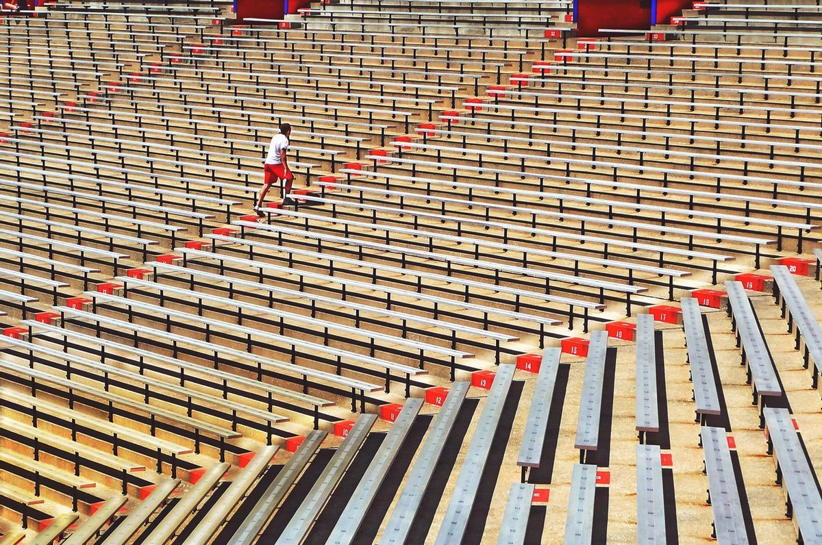 Schilderij - stadion - tribune - Collectie rhythm of the city - RVS - 148x98cm
