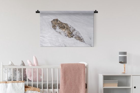 Tapisserie Snow Leopard - Léopard des neiges marchant dans la neige Tapisserie coton 90x60 cm - Tapisserie avec photo