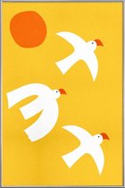 JUNIQE - Poster met kunststof lijst Flying Doves -40x60 /Geel