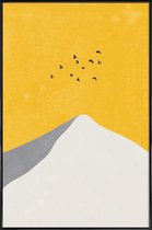JUNIQE - Poster in kunststof lijst Mountain Peak -40x60 /Geel & Ivoor