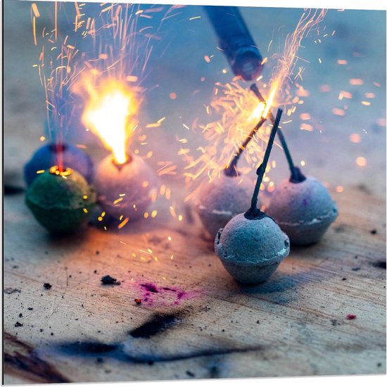 Dibond - Kinder Vuurwerk  - 80x80cm Foto op Aluminium (Met Ophangsysteem)