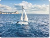 Muismat Middellandse zee - Witte zeilboot op de Middellandse Zee muismat rubber - 23x19 cm - Muismat met foto