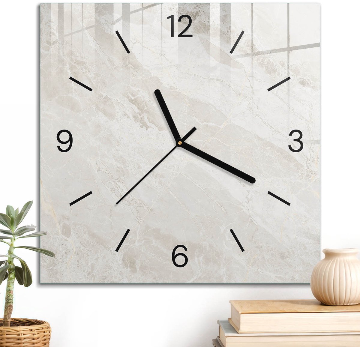 ArtPrintCave Beige Glazen Klok - 30x30 cm - Wandklok Vierkant - Klassieke Elegantie Unieke Klok - Achtergronden En Patronen Stille Wandklok - Zwarte Klokwijzers
